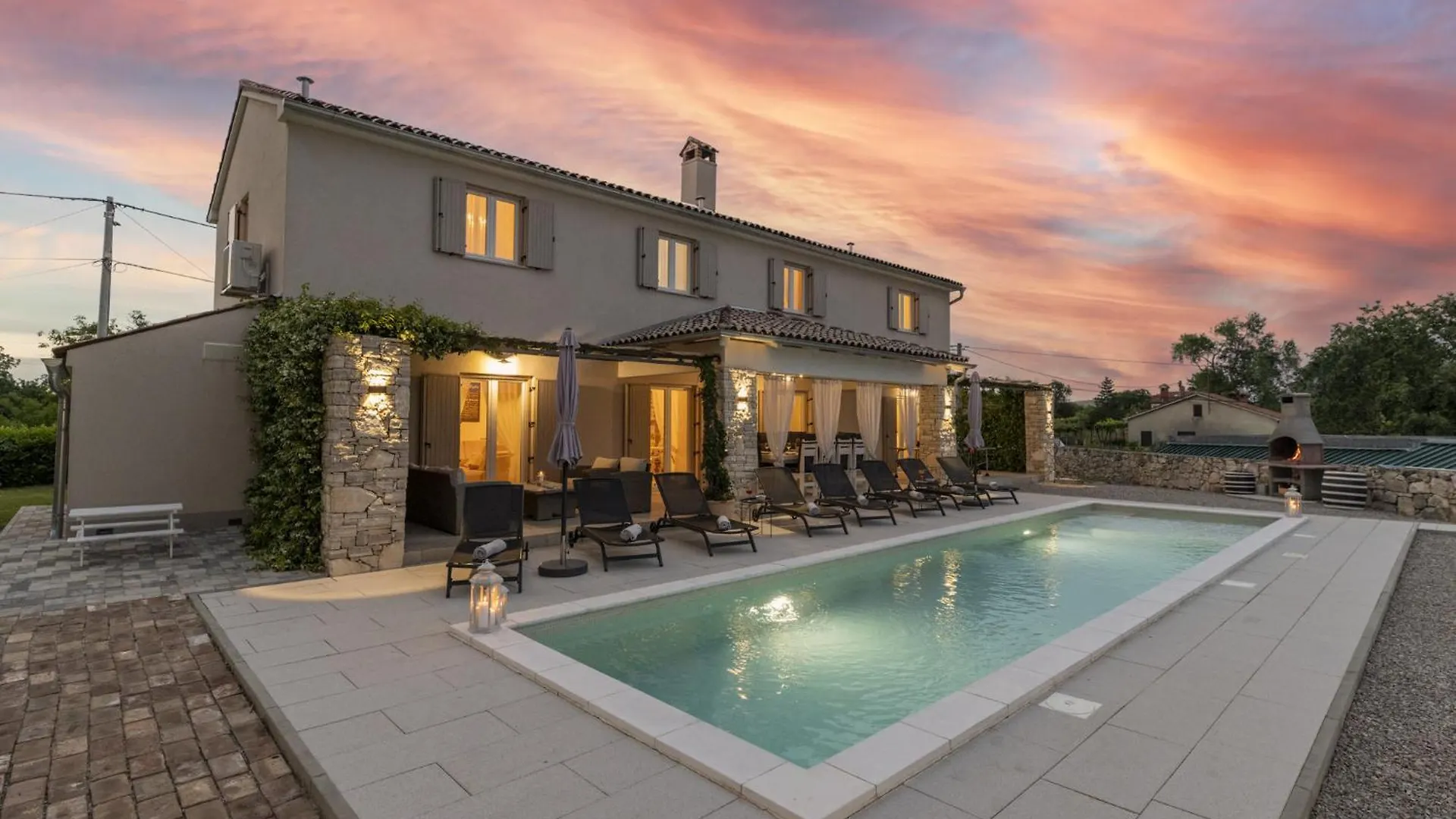 Villa Batelica With Large Garden, Kids Playground And Private Pool 라빈