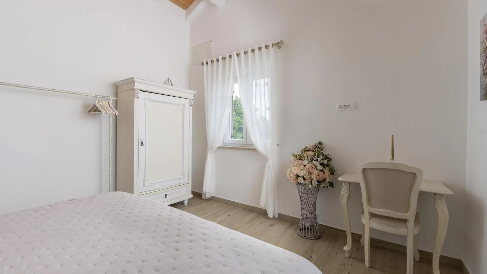 Villa Batelica With Large Garden, Kids Playground And Private Pool لابين