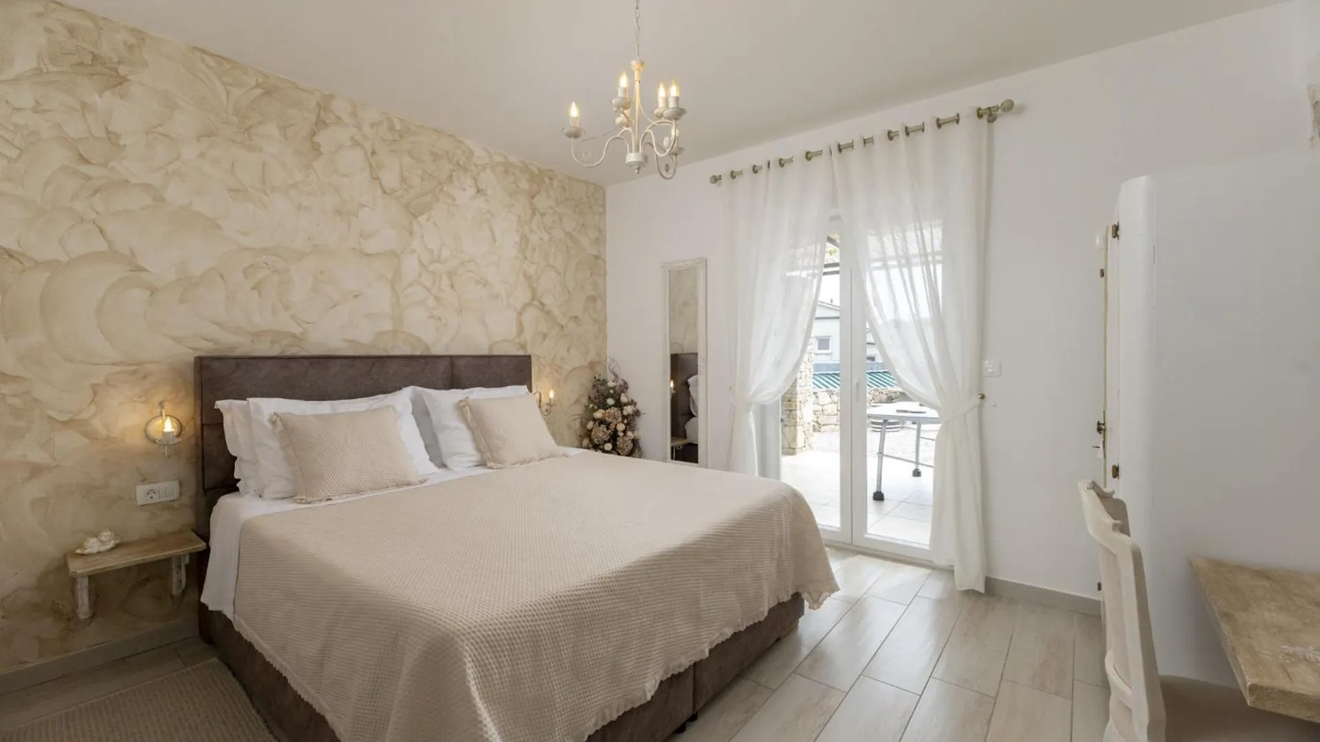 Villa Batelica With Large Garden, Kids Playground And Private Pool 라빈 0*,  크로아티아