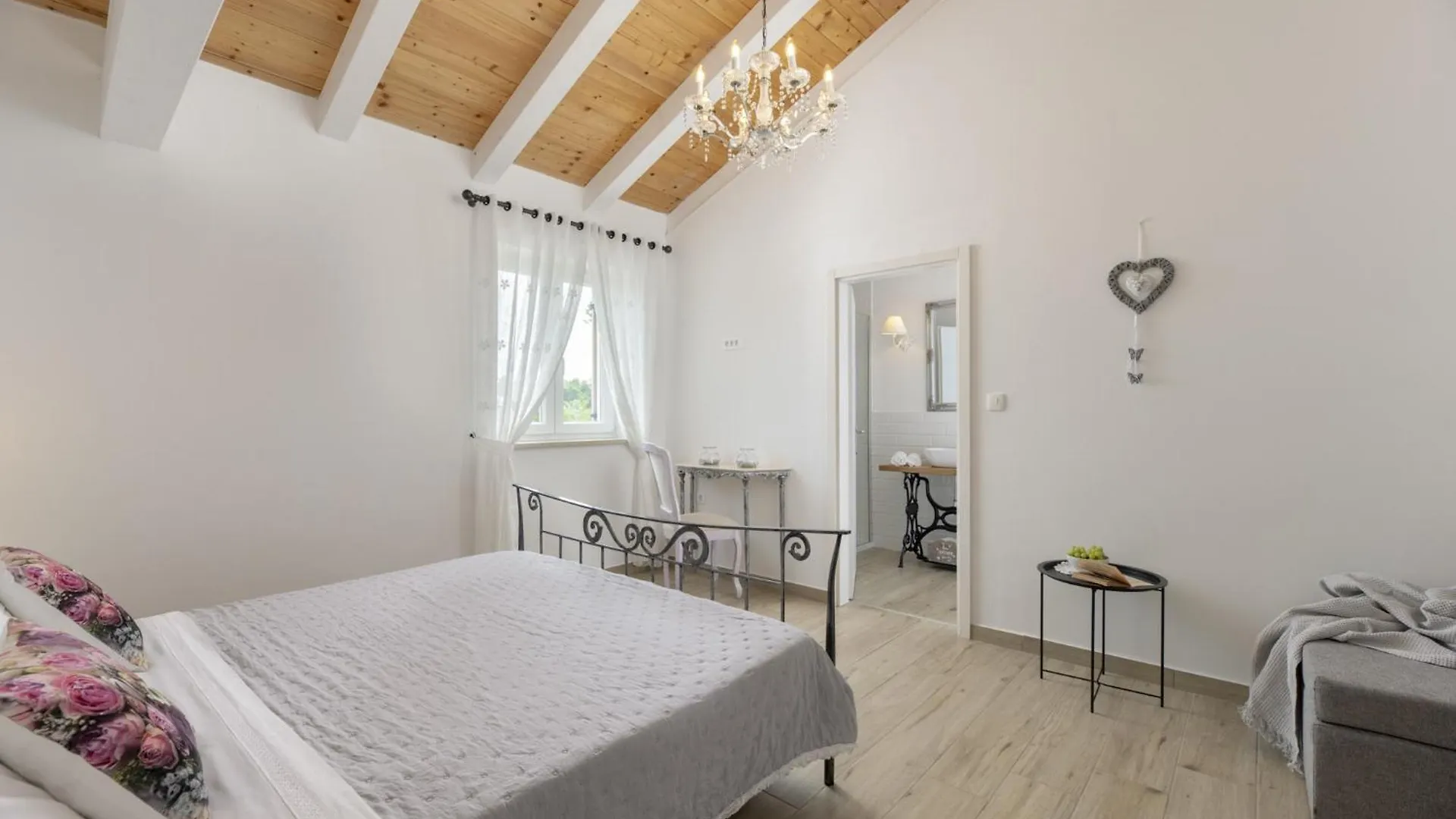 Villa Batelica With Large Garden, Kids Playground And Private Pool لابين