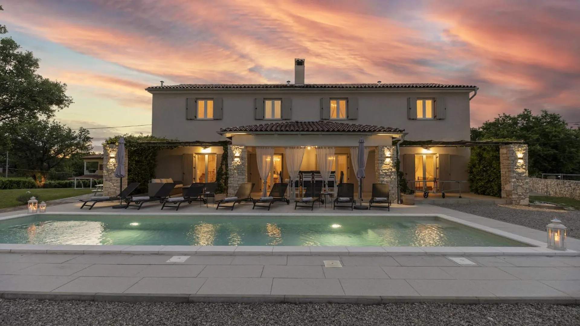 Villa Batelica With Large Garden, Kids Playground And Private Pool의 연락처