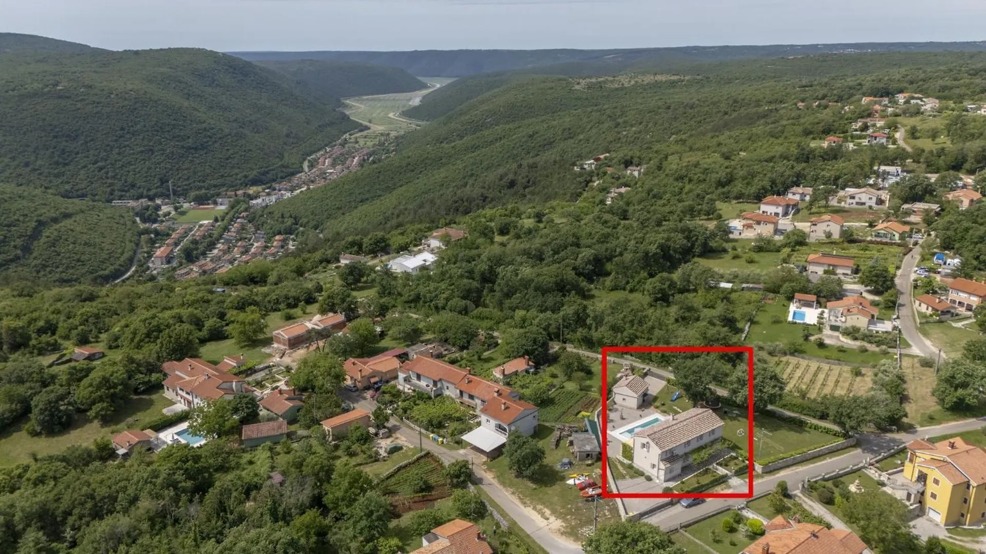 Villa Batelica With Large Garden, Kids Playground And Private Pool لابين