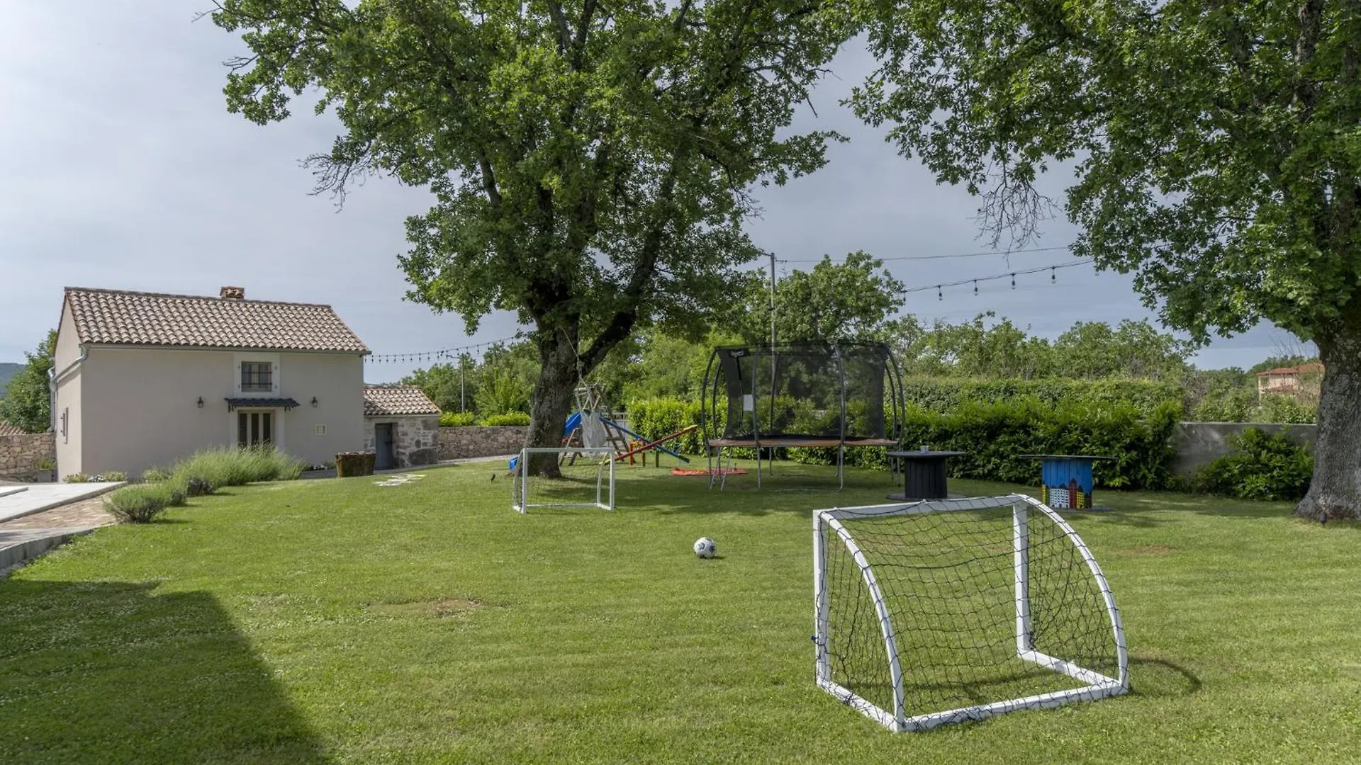 Villa Batelica With Large Garden, Kids Playground And Private Pool 라빈