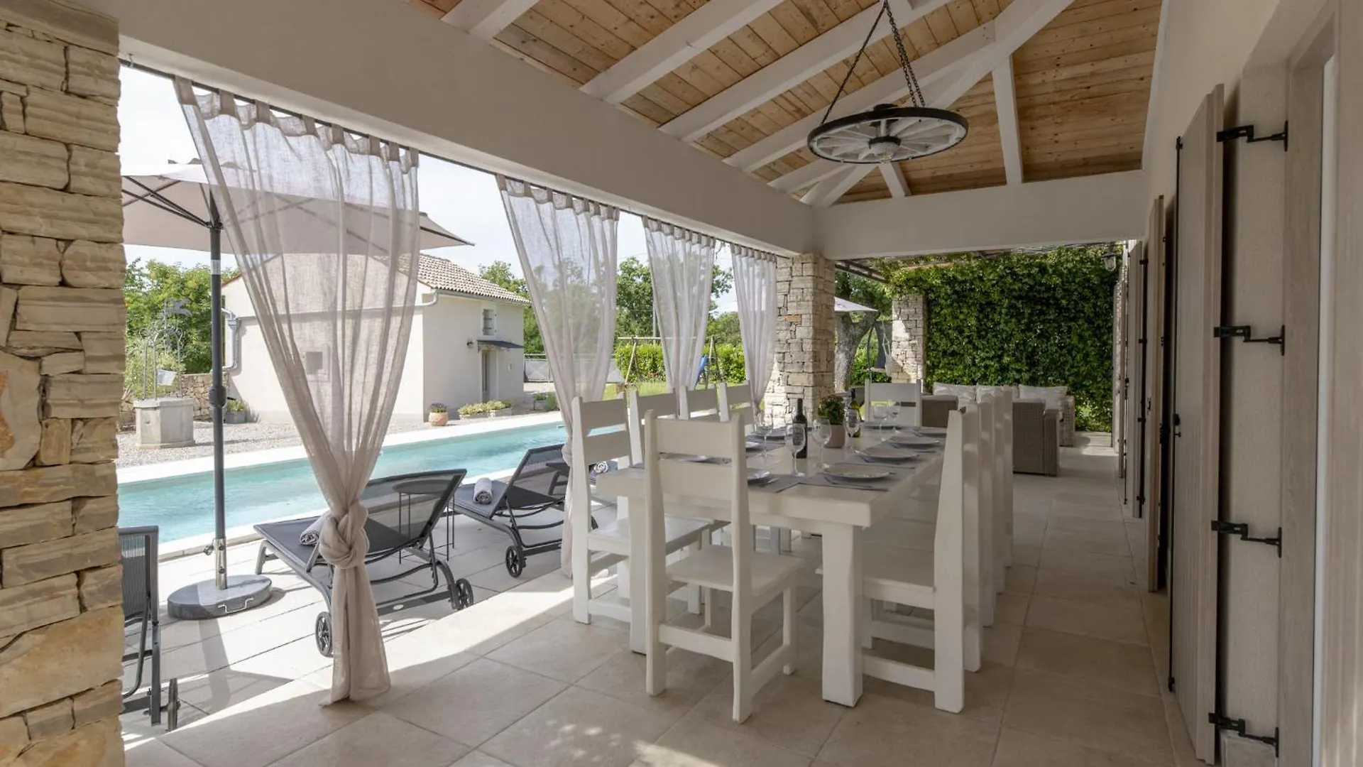 Villa Batelica With Large Garden, Kids Playground And Private Pool لابين