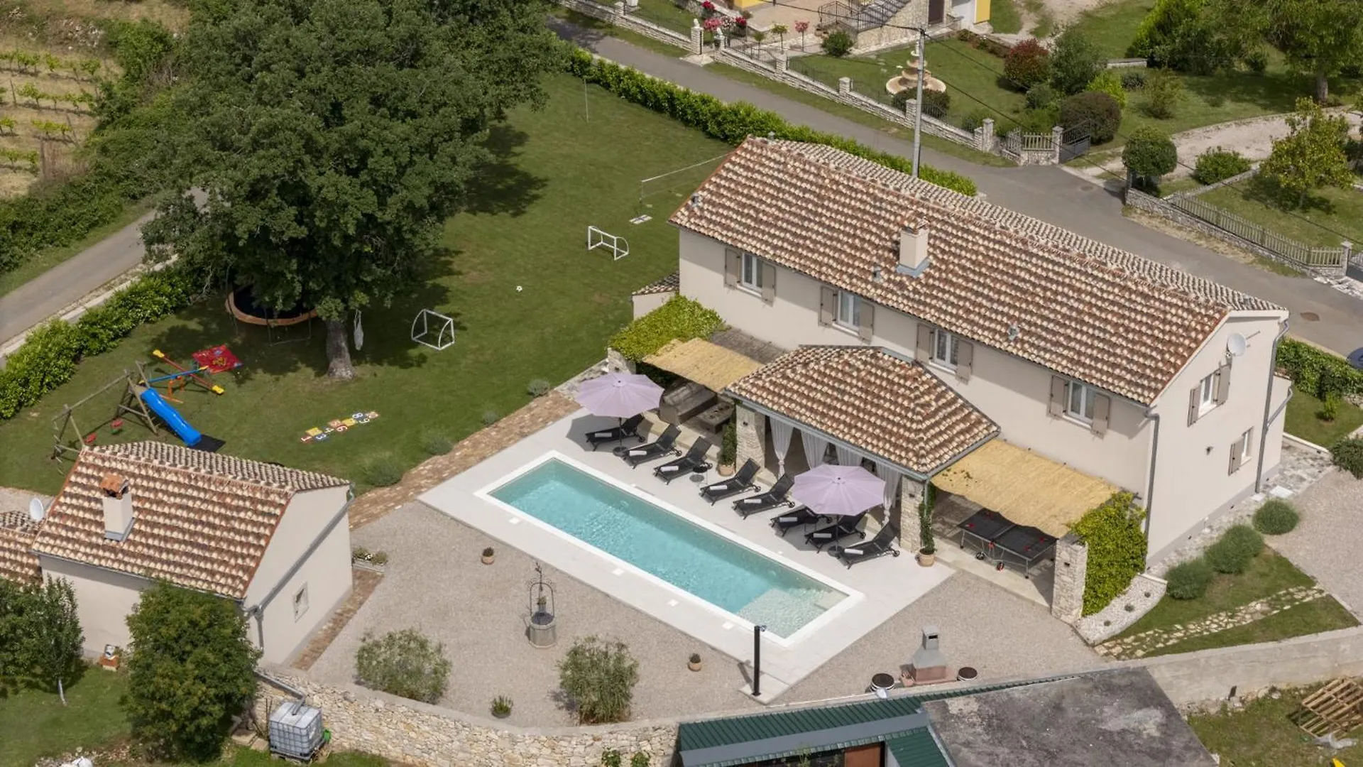 Villa Batelica With Large Garden, Kids Playground And Private Pool لابين 0*,