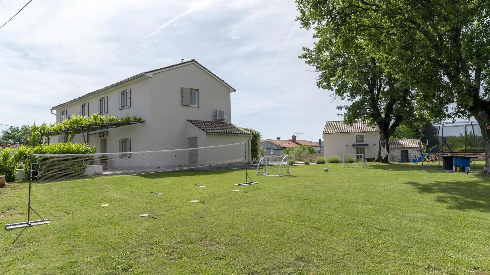 Villa Batelica With Large Garden, Kids Playground And Private Pool لابين