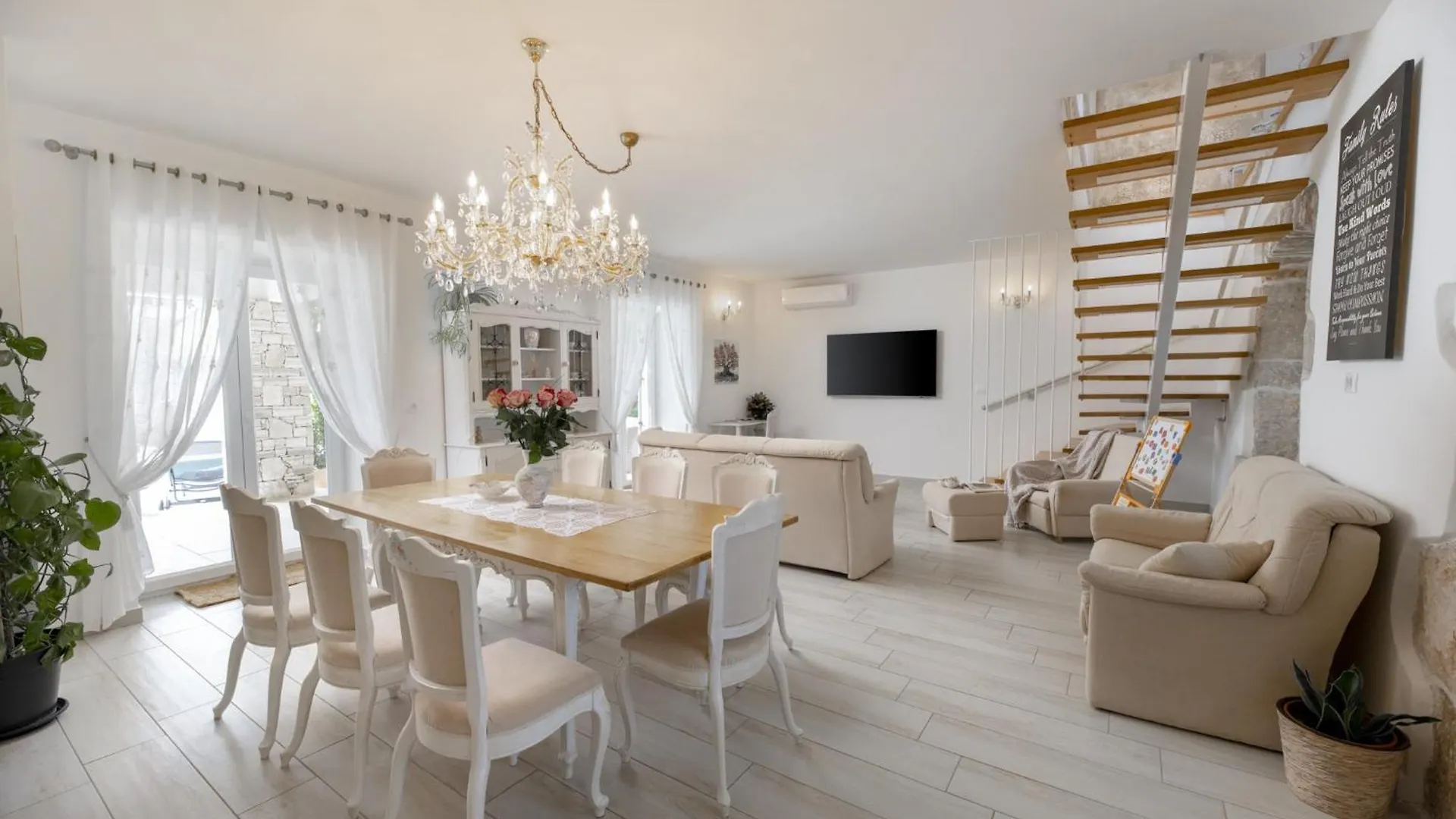 Villa Batelica With Large Garden, Kids Playground And Private Pool لابين